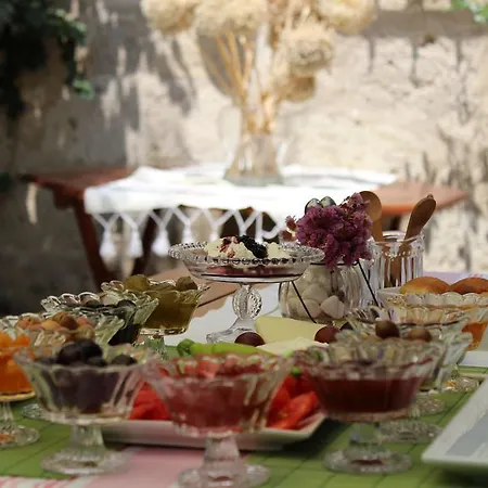 Lilyum - Tas Ev 3* אלאקאטי