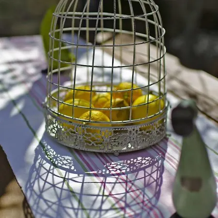 לינה וארוחת בוקר Lilyum - Tas Ev אלאקאטי