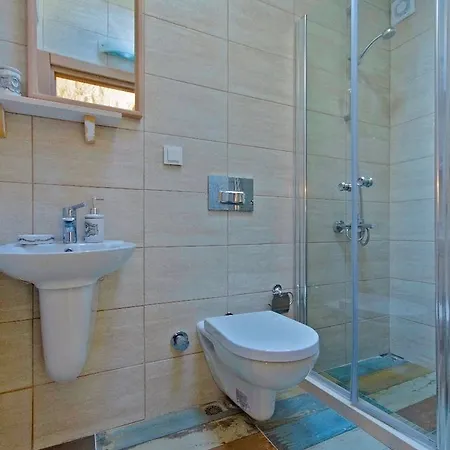 לינה וארוחת בוקר Lilyum - Tas Ev 3*