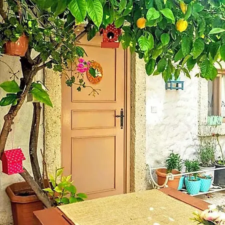 Alojamento de Acomodação e Pequeno-almoço Lilyum - Taş Ev Alacati