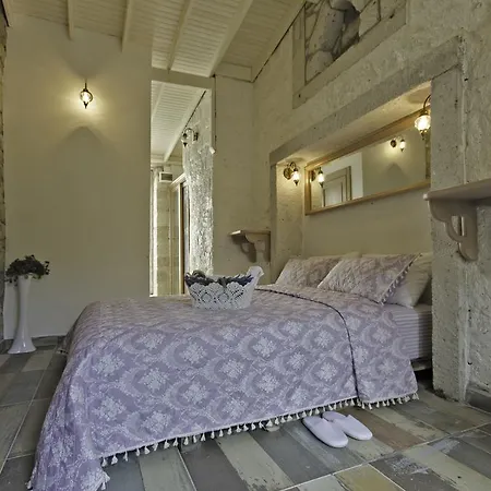 Lilyum - Tas Ev Bed & Breakfast 3*