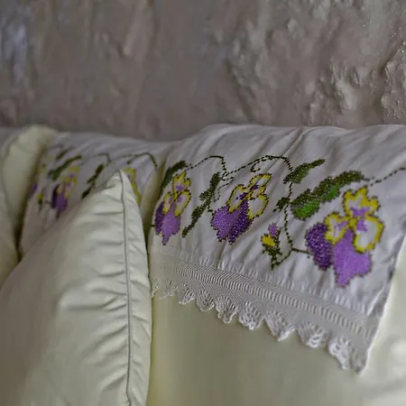 Bed & Breakfast Lilyum - Tas Ev Alacati