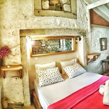 Bed & Breakfast Lilyum - Tas Ev Alacati